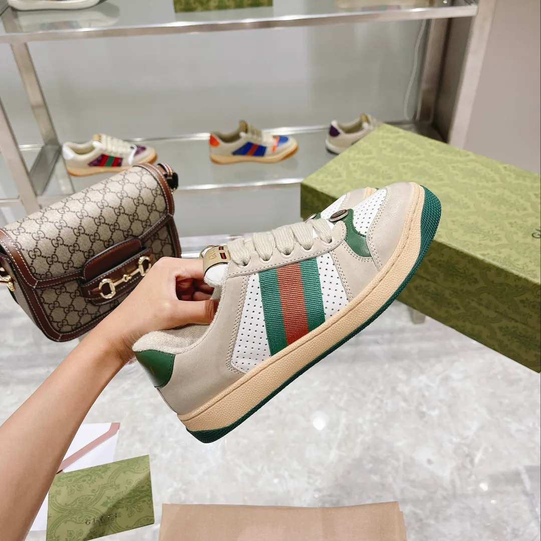 👟👟Ex-factory price 480👟👟 GUCCI’s first generation of dirty shoes was born, adding a star to the luxury world Trendy brands, alternative, magical, retro, etc. are integrated into one. The contrasting colors of cowhide fabrics stimulate the vision. Various combinations and various techniques. ✍ Among them, the Gucci logo pattern is interspersed with design, which is vivid. The cowhide punching process is retro and old, and the logo element of trendy men and trendy women. Original original and correct lining, imported fiber towels, more comfortable, shoe packaging technology increases comfort, beautiful on the outside, more beautiful on the inside, spiritual design 🌼The feet are made of beige matte cowhide, with contrasting distressed fabrics, skillful workmanship, overall color balance, imported pure T👟👟Ex-factory price U sole, no impurities, clear texture, orderly arrangement, wear-resistant and non-slip. Couple model: 34-45